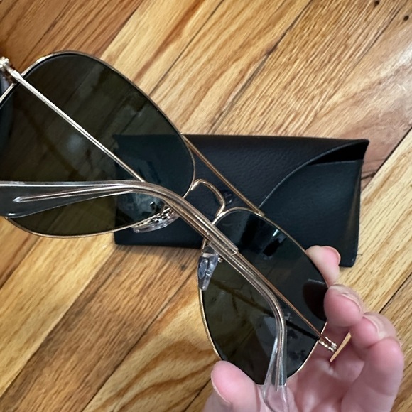 Ray-Ban aviator sunglasses - Picture 2 of 3